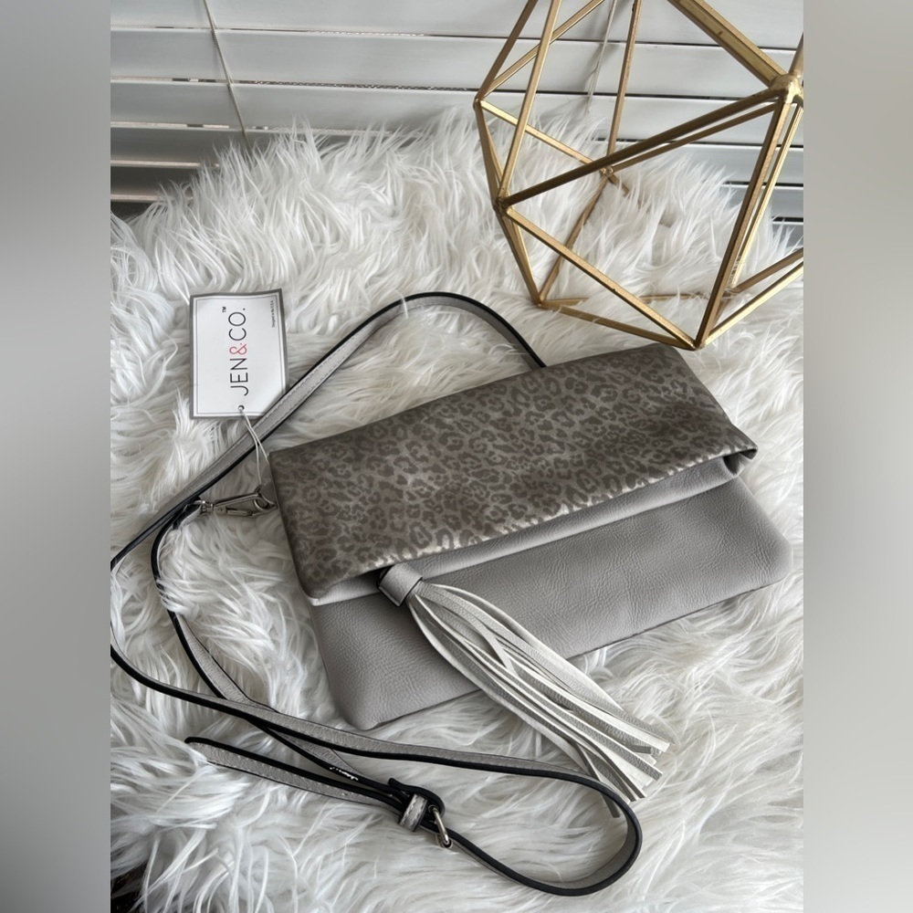 Brand new with tags Jen & Co. Gray Leopard Print Clutch/crossbody/wristlet - Picture 2 of 14